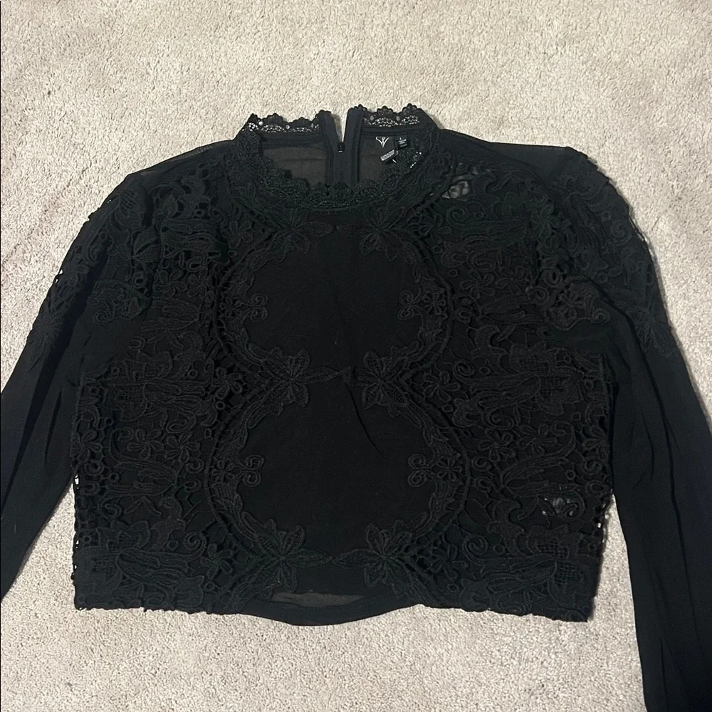 NWT size large windsor Black lace and sheer cropped long sleeve top